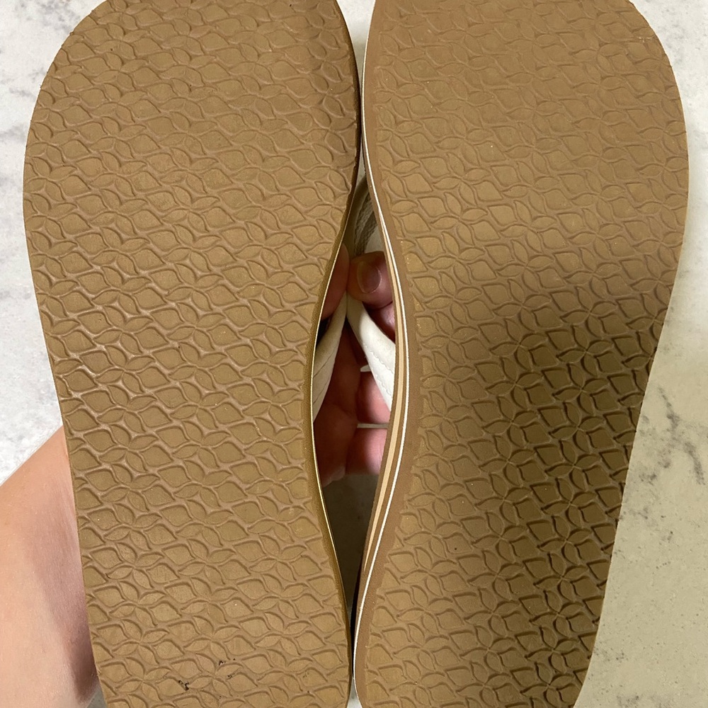 Reef Cushion Brown and White Flip Flops Size 8 - Picture 7 of 8